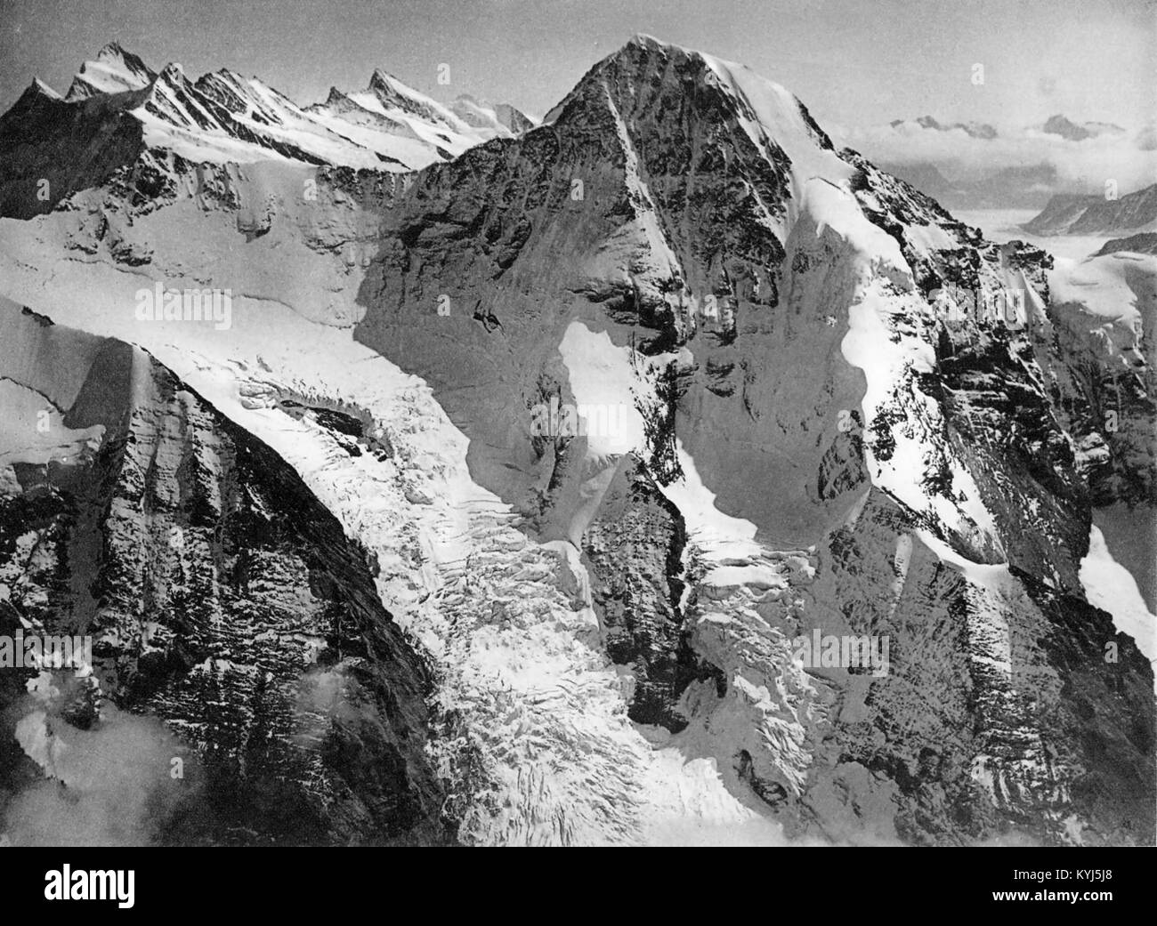 Eduard Spelterini (1852–1931), nato Eduard Schweizer, è stato un pioniere svizzero nel pallone e nella fotografia aerea. Fu la prima persona ad attraversare le Alpi in aereo nel 1898 ed è noto per le sue fotografie aeree di vari paesaggi. Foto Stock