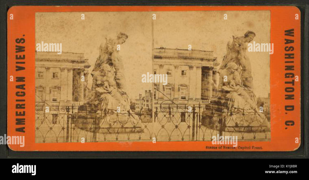 Statua del soccorso presso il Campidoglio degli Stati Uniti, creata da Horatio Greenough (1805-1852), raffigurante figure allegoriche sulla facciata del Campidoglio. Foto Stock