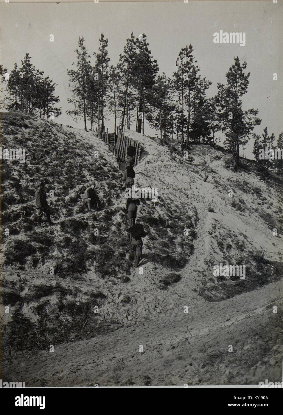 La fotografia mostra la posizione tattica dei cacciatori del 10° Battaglione, illustrando la strategia sul campo di battaglia e lo spiegamento delle unità durante un'operazione militare storica documentata. Foto Stock