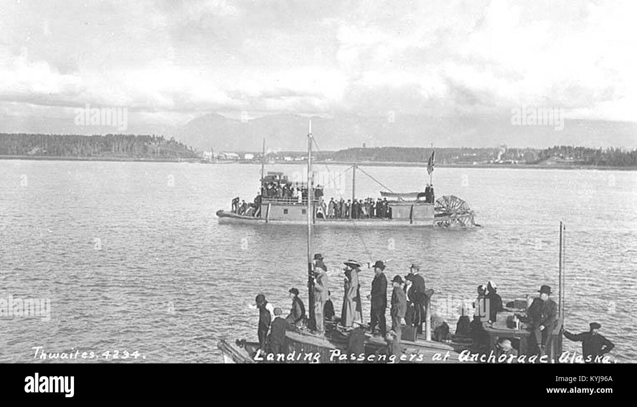 Fotografia del traghetto a vapore a poppa Mariposa ad Anchorage, Alaska, intorno al 1912, che mostra il trasporto passeggeri e la navigazione fluviale in Alaska all'inizio del XX secolo. Foto Stock