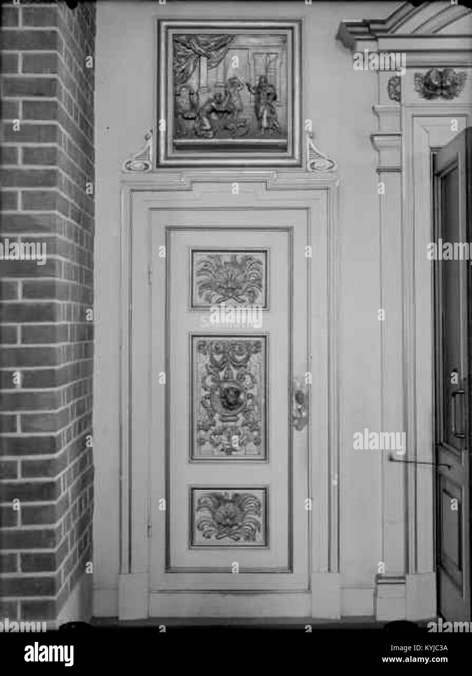 Storkyrkan, conosciuta anche come Sankt Nikolai kyrka, è la più antica chiesa di Stoccolma, Svezia. Consacrata nel 1306, funge sia da cattedrale che da chiesa parrocchiale, caratterizzata da architettura gotica e importanti manufatti storici. Foto Stock