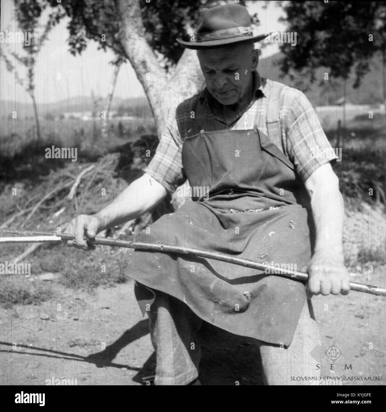 L'opera d'arte in vetro colorato del 1962 di Janez Strle "Vitre Dela" (finestre di lavoro) ritrae l'importanza sociale del lavoro attraverso un dettagliato lavoro di vetro. Foto Stock