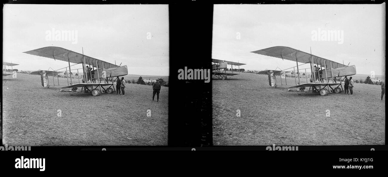Questa immagine storica mostra l'Escadrille M.F.7 biplano F.41, parte di uno squadrone di aviazione militare francese durante la prima guerra mondiale, mettendo in evidenza gli aerei utilizzati nelle operazioni di combattimento. Foto Stock