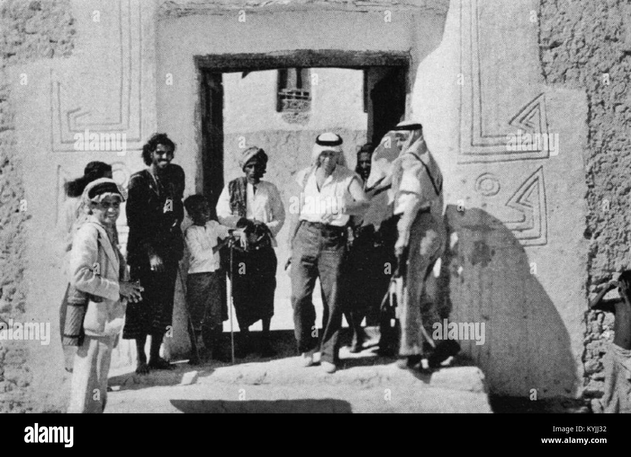 Ritratto di W. H. Ingrams raffigurante il sultano di Qishn, che riflette la leadership regionale e il contesto storico nell'Arabia meridionale. Foto Stock