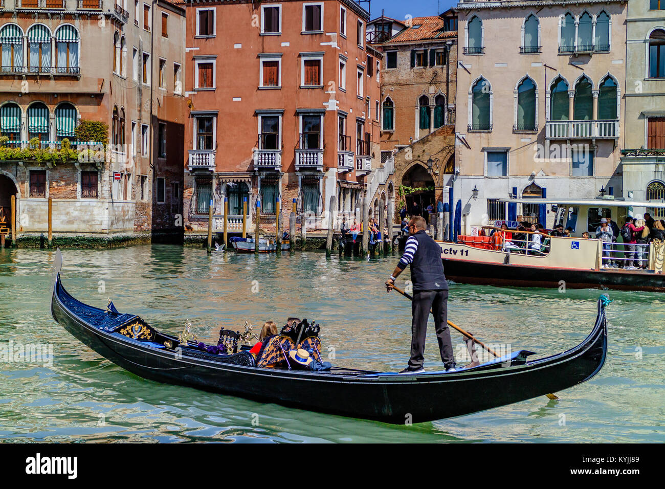 Gondola sul Canal a Venezia, Italia. 2017. Foto Stock