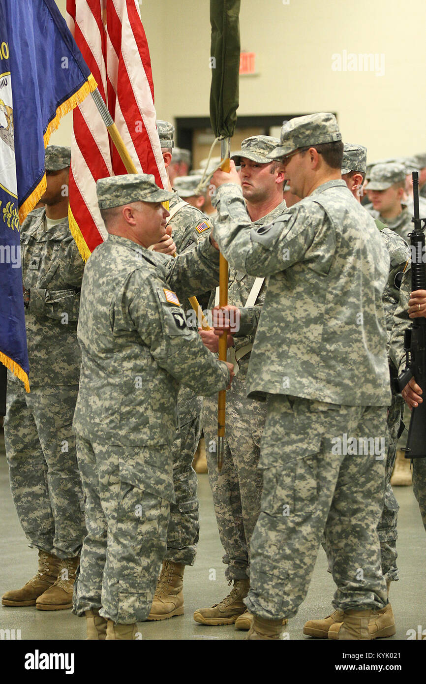 I soldati dell'aviazione 1204th battaglione supporto condurre una cerimonia di inattivazione in Burlington, Ky., gen. 10, 2016. (U.S. Esercito nazionale Guard photo by Staff Sgt. Scott Raymond) Foto Stock