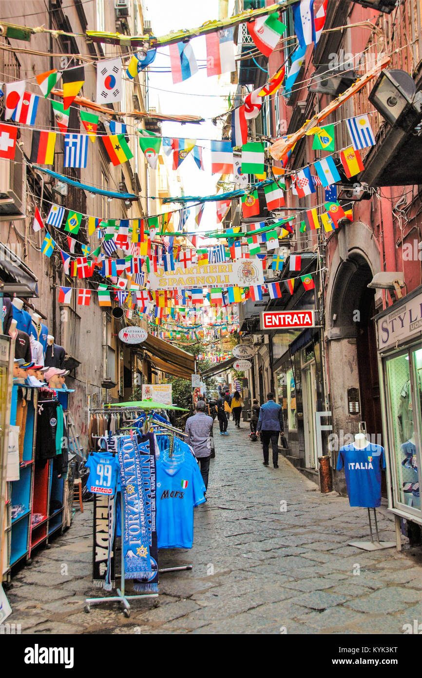 Napoli - Italia - su 10/24/2016 - vista dei quartieri spagnoli a Napoli, Italia Foto Stock