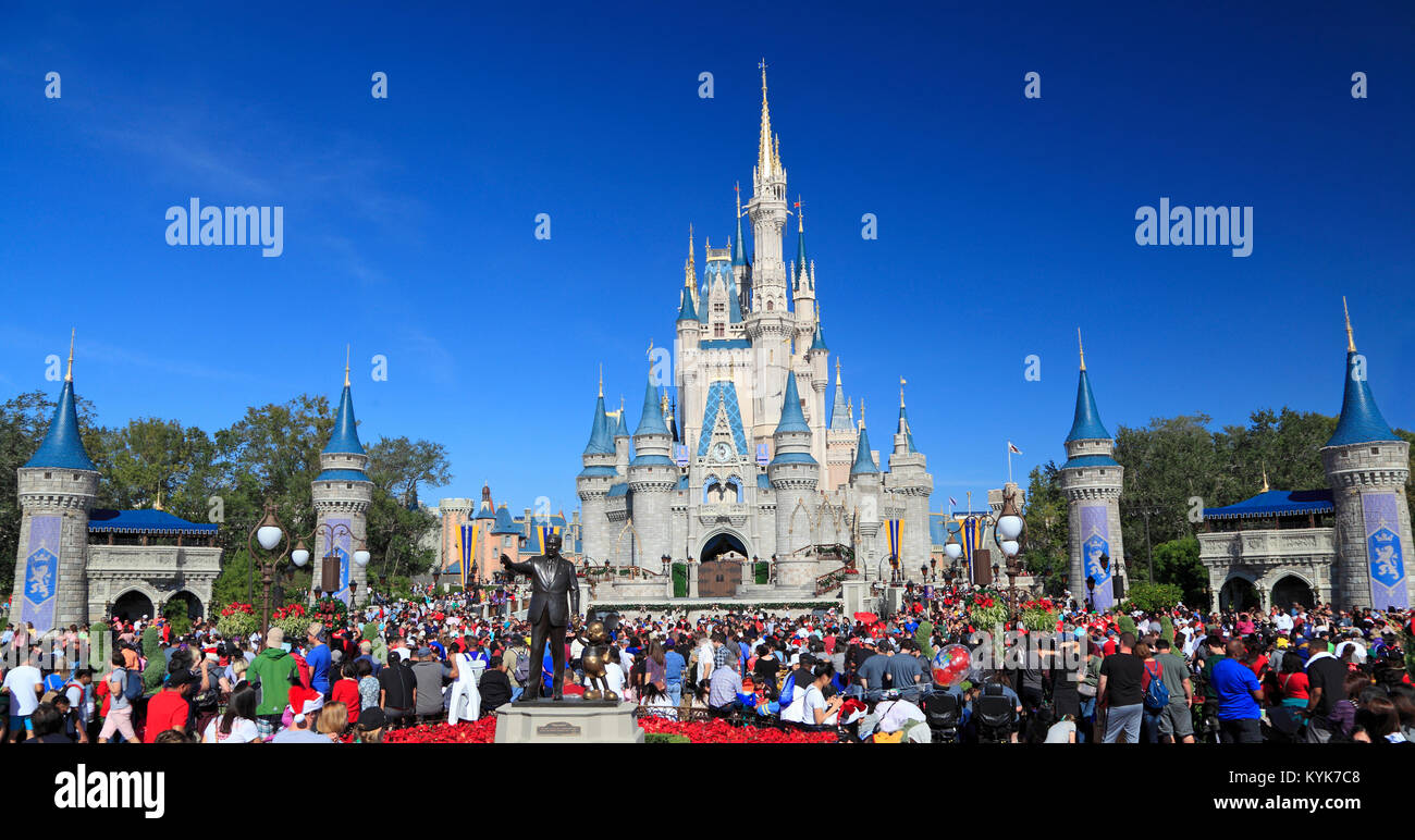 Il Castello di Cenerentola nel Magic Kingdom, Disney, Orlando, Florida Foto Stock