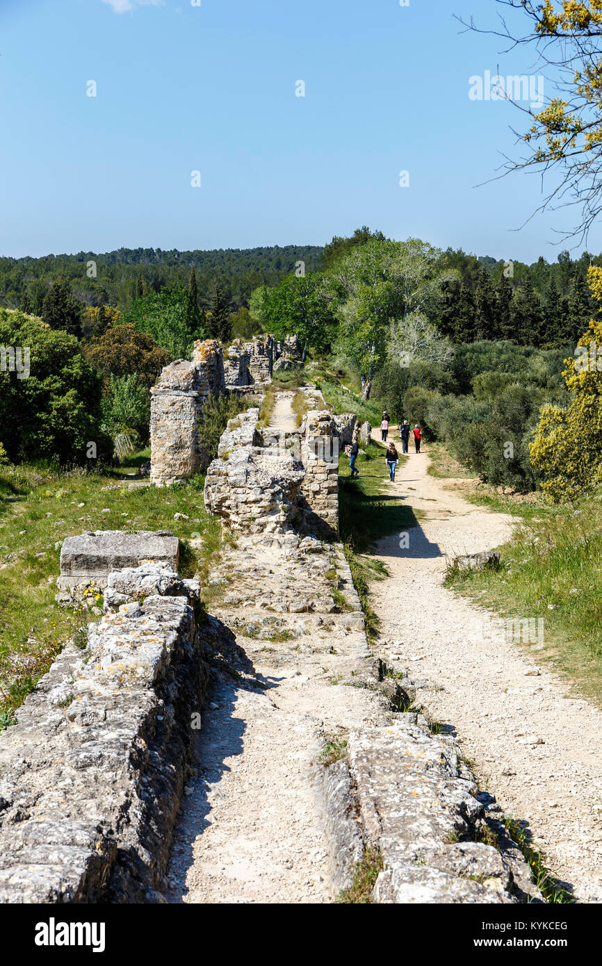 Aqueduc Romain de Barbegal. Sorprendentemente, l'acquedotto fu rivestita con calcestruzzo per arrestare le perdite di acqua lontano. Foto Stock