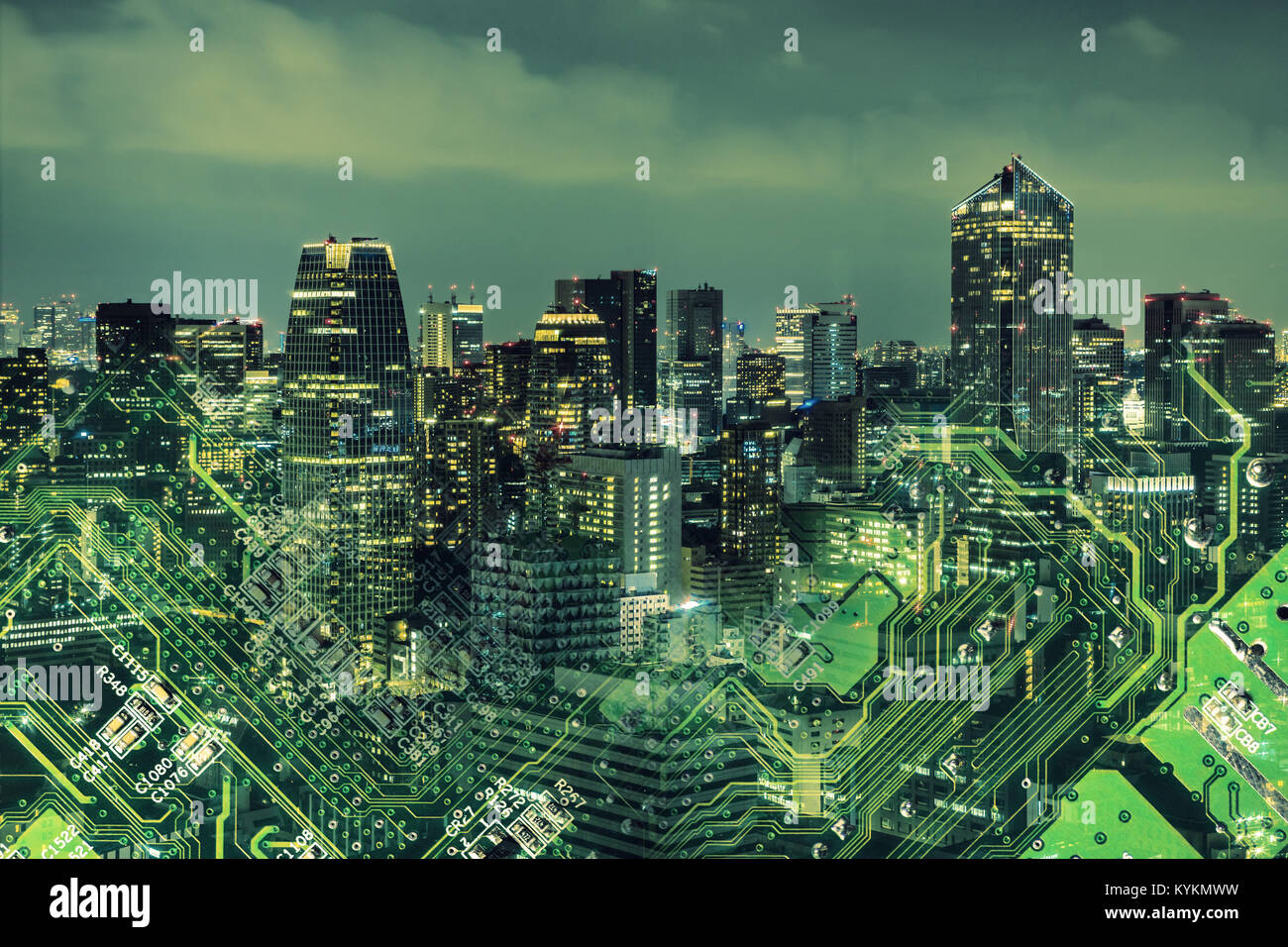 La doppia esposizione del paesaggio urbano moderno e il circuito elettrico. Foto Stock