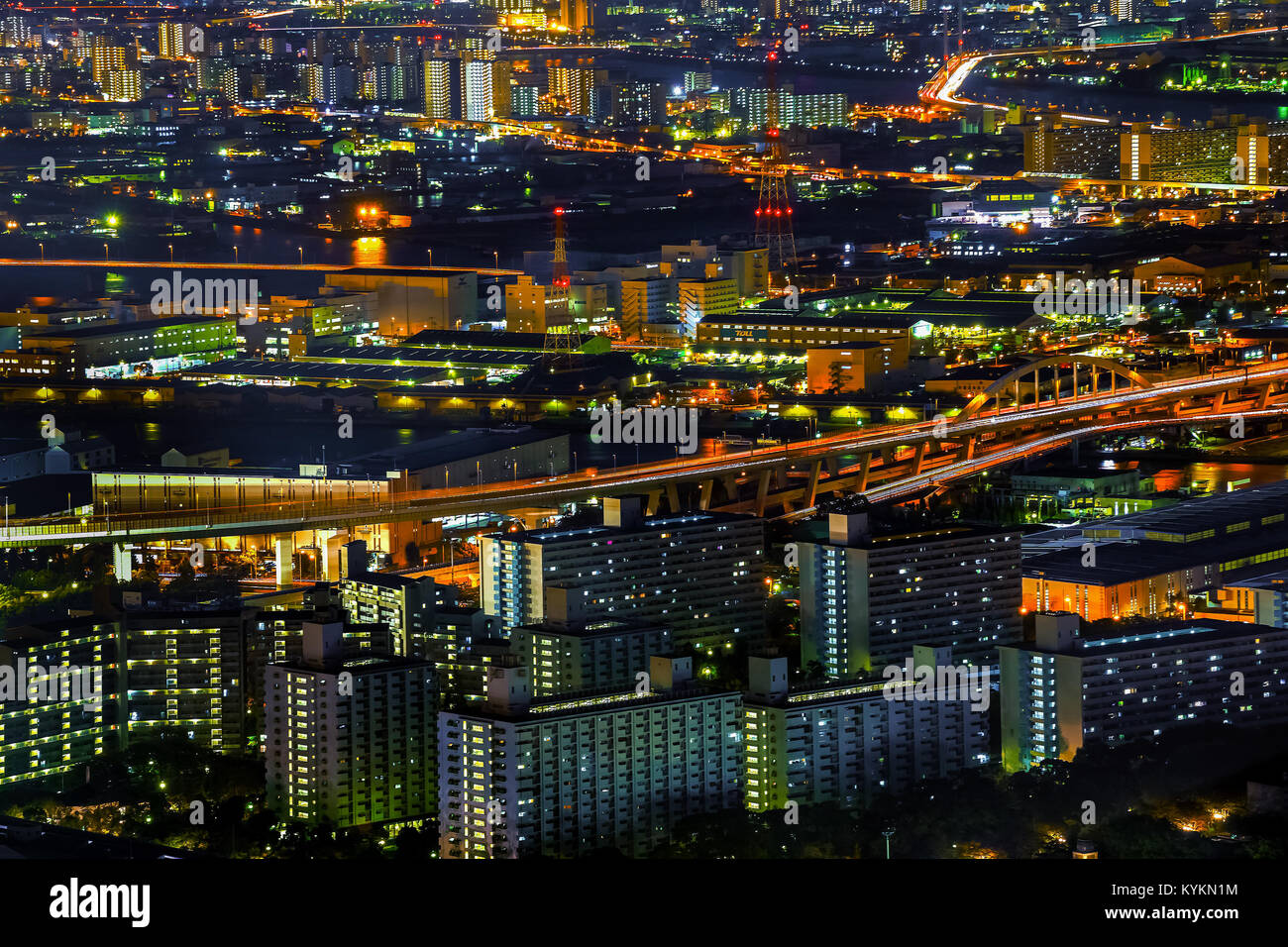 OSAKA, Giappone - 28 ottobre: la Baia di Osaka di Osaka in Giappone il 28 ottobre 2014. Individuare le industrie attorno la Baia di Osaka perché ci sono esperti e abbondante w Foto Stock