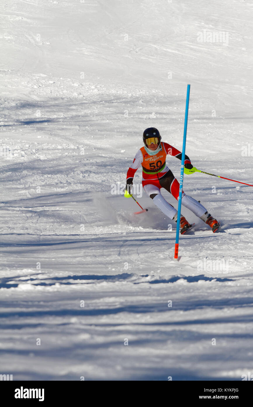 Val Saint-Come,Canada 14/01/2018.Sarah presa del Canada per il Team McGill compete alla serie Super slalom donne Foto Stock