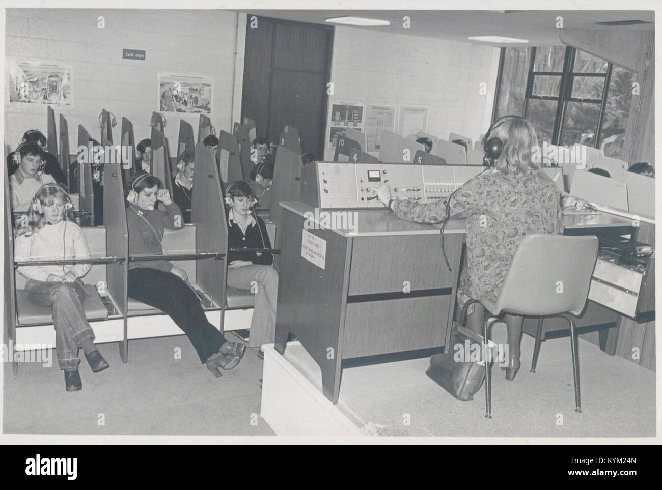 Una fotografia dei laboratori linguistici del Northern Ireland Housing Executive (NIHE), che mostra la tecnologia educativa e gli ambienti di apprendimento per gli studi linguistici. Foto Stock