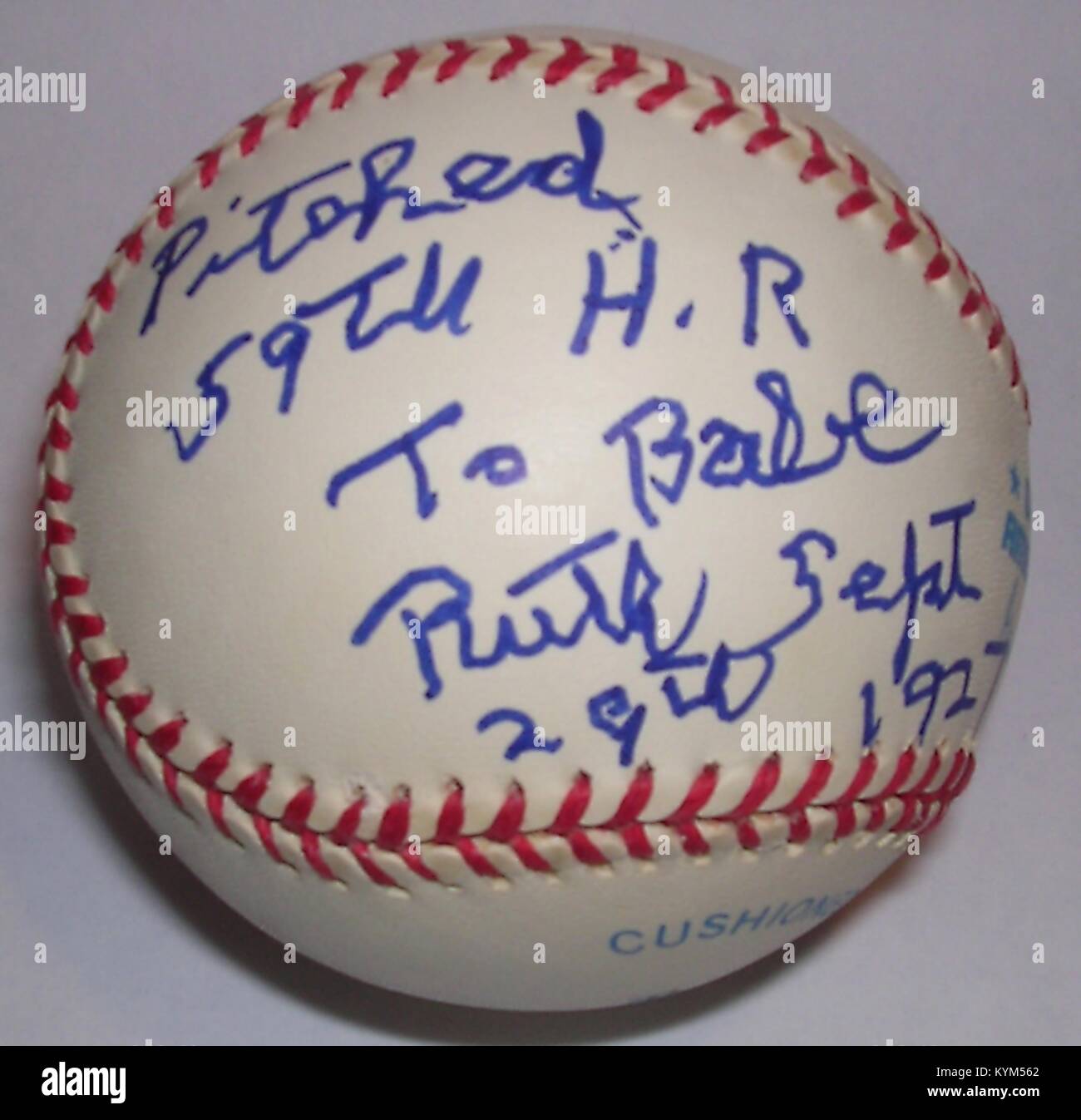 Il baseball firmata da Paolo Hopkins, un bricco per il Washington senatori che era l'ultimo soggiorno giocatore di baseball a cedere un home run per Babe Ruth nella stagione 1927, quando Ruth hit 60 home run, 1998. () Foto Stock