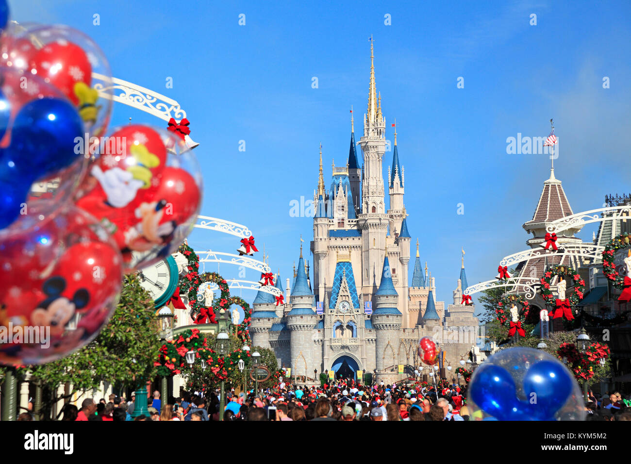 Strada principale e il Castello di Cenerentola nel Magic Kingdom, Florida Foto Stock