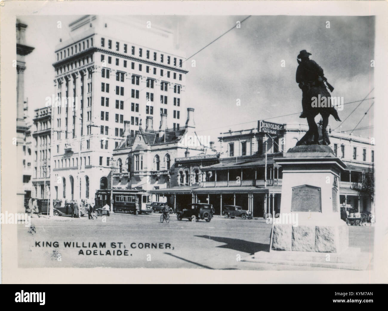 109 King William St Corner, Adelaide, c1948 36589063911 o Foto Stock