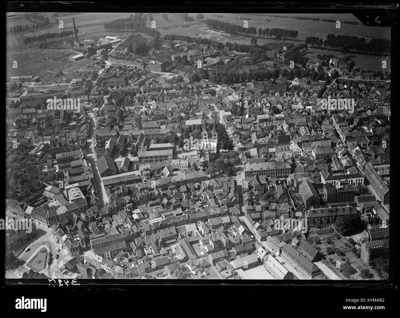 Fotografie aeree di Roermond, scattate tra il 1920 e il 1940, che mostrano il paesaggio e lo sviluppo della città durante questo periodo. Foto Stock
