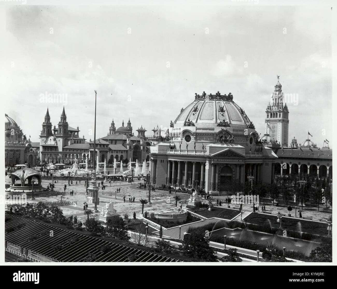 Una fotografia storica dell'Ethnology Building alla Pan-American Exposition del 1901 a Buffalo, New York. L'immagine mostra l'architettura e il design dell'edificio, una caratteristica chiave delle mostre culturali della fiera. Foto Stock
