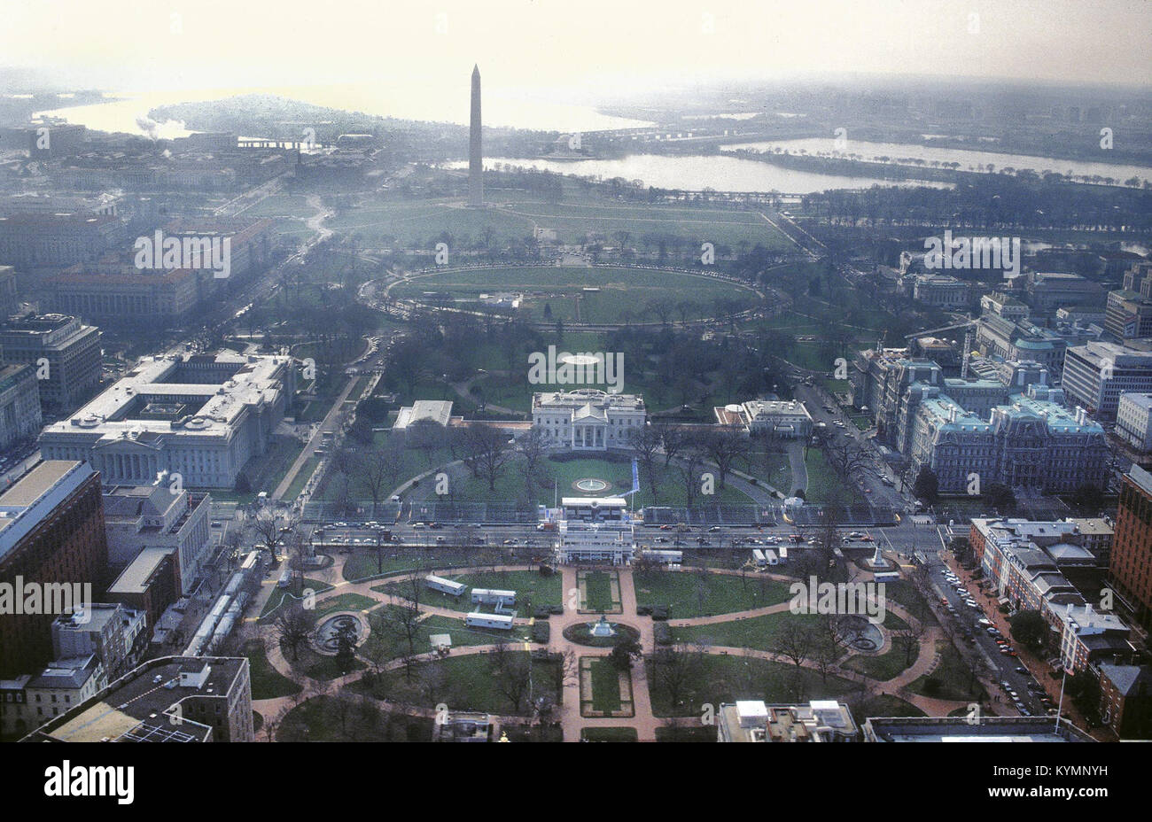 Fotografia aerea dell'inaugurazione presidenziale di William J. Clinton del 1993, che mostra le grandi folle e l'architettura della capitale durante l'evento. Foto Stock