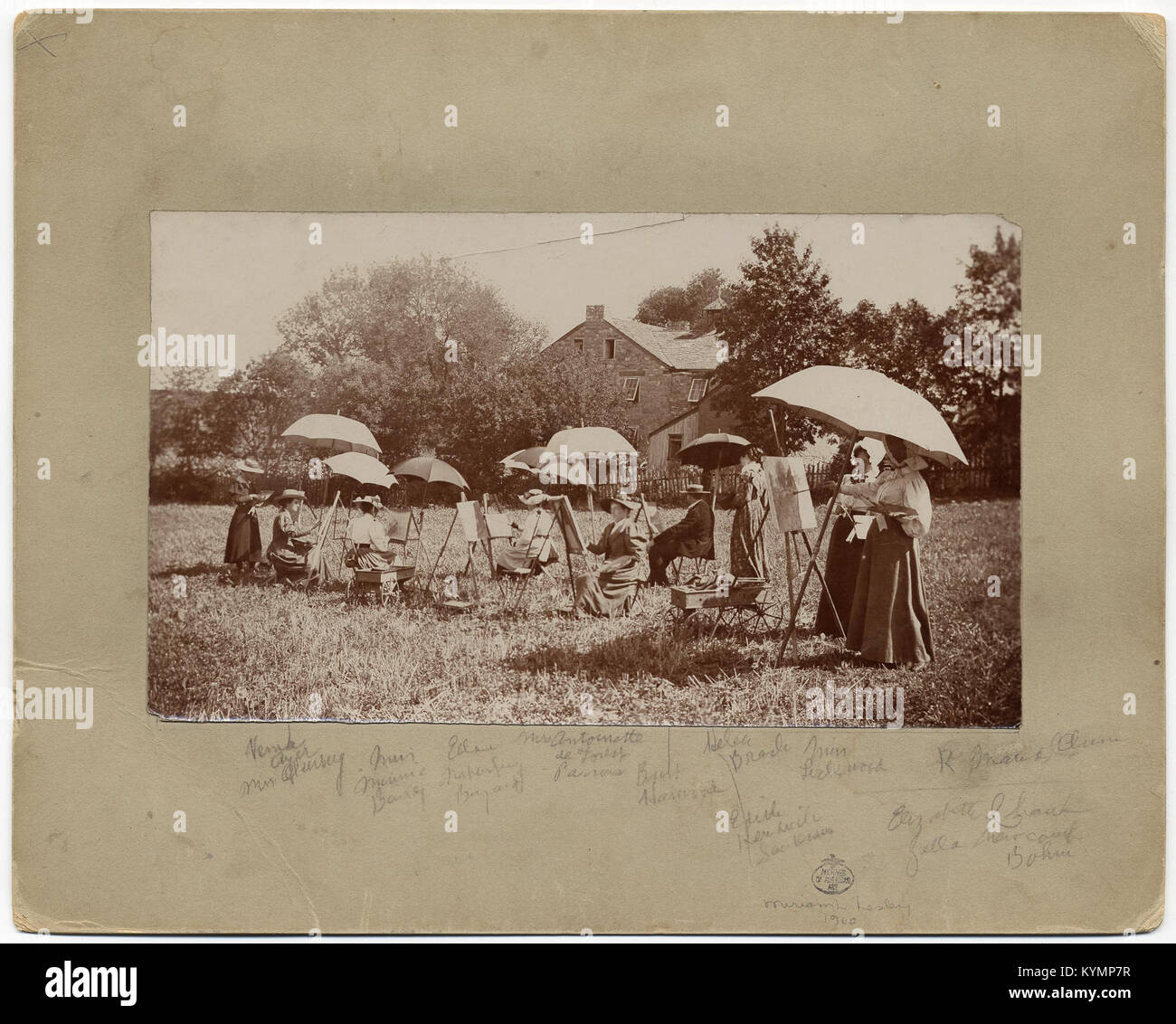 Un'immagine storica delle lezioni alla St Paul School of fine Arts, che mostrano gli studenti impegnati in varie discipline artistiche. La fotografia cattura l'ambiente creativo dell'istituzione. Foto Stock