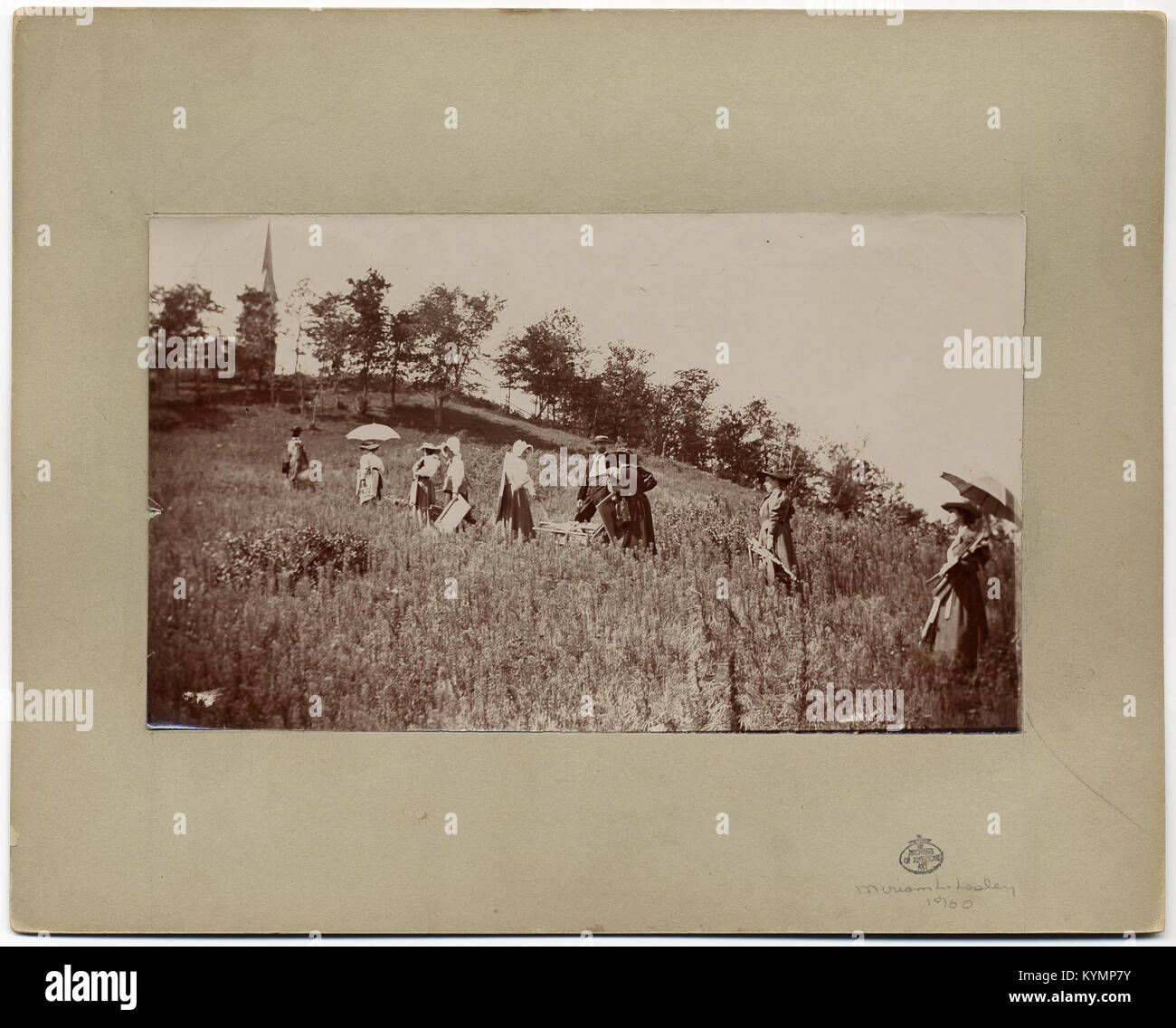 Un'immagine che cattura gli studenti che frequentano i corsi della St. Paul School of fine Arts, mostrando gli individui impegnati nell'educazione artistica creativa. Foto Stock