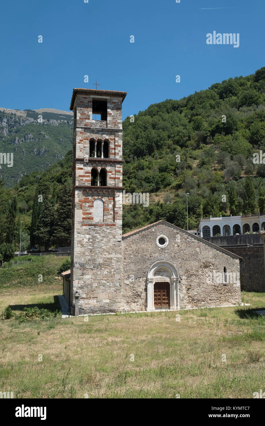 Santa Maria Extra Moenia, chiesa medievale di Antrodoco (Rieti Lazio Italia) esterno Foto Stock