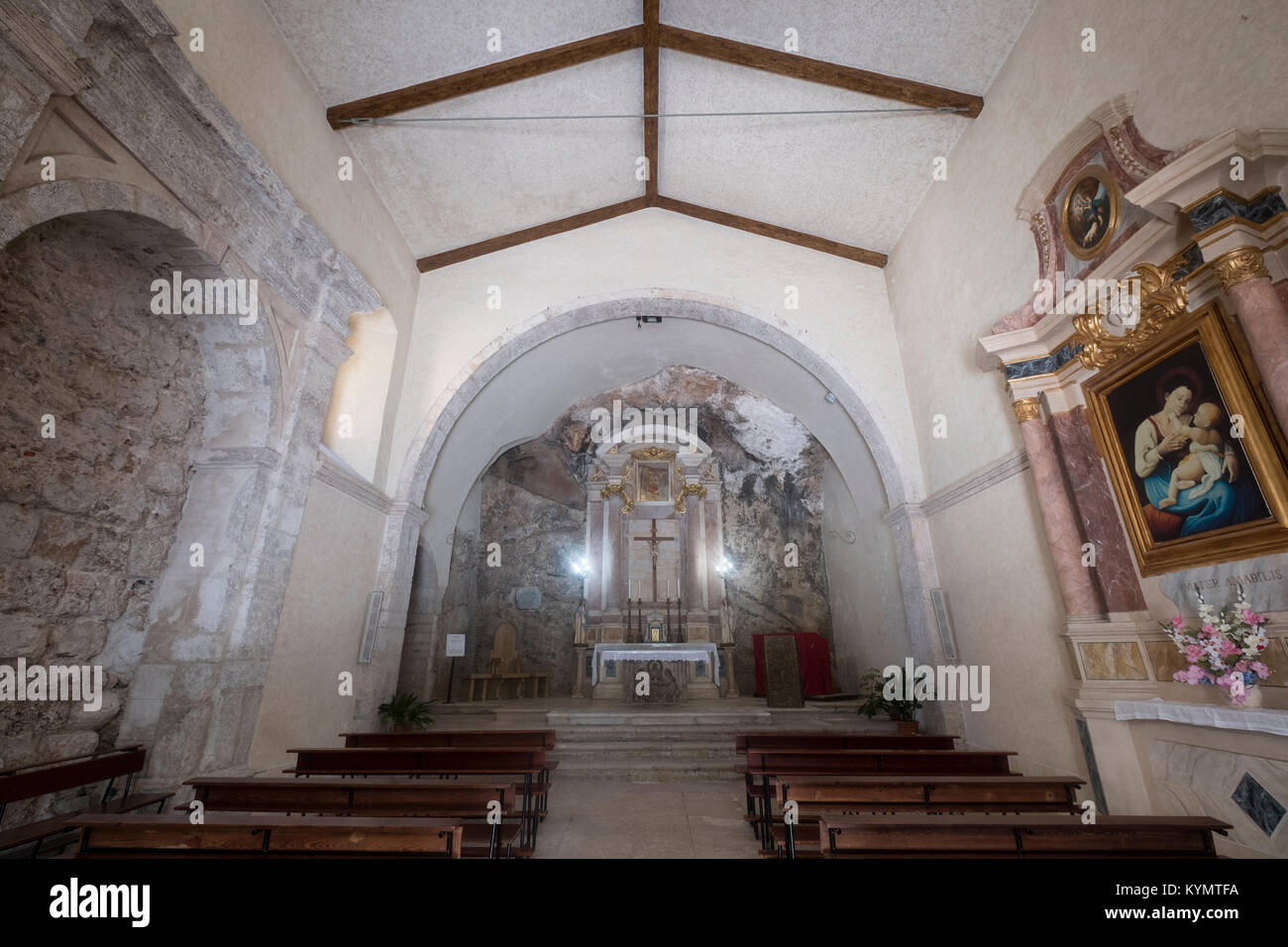 Interno della chiesa della Madonna delle Grotte a Antrodoco (Rieti Lazio Italia) Foto Stock