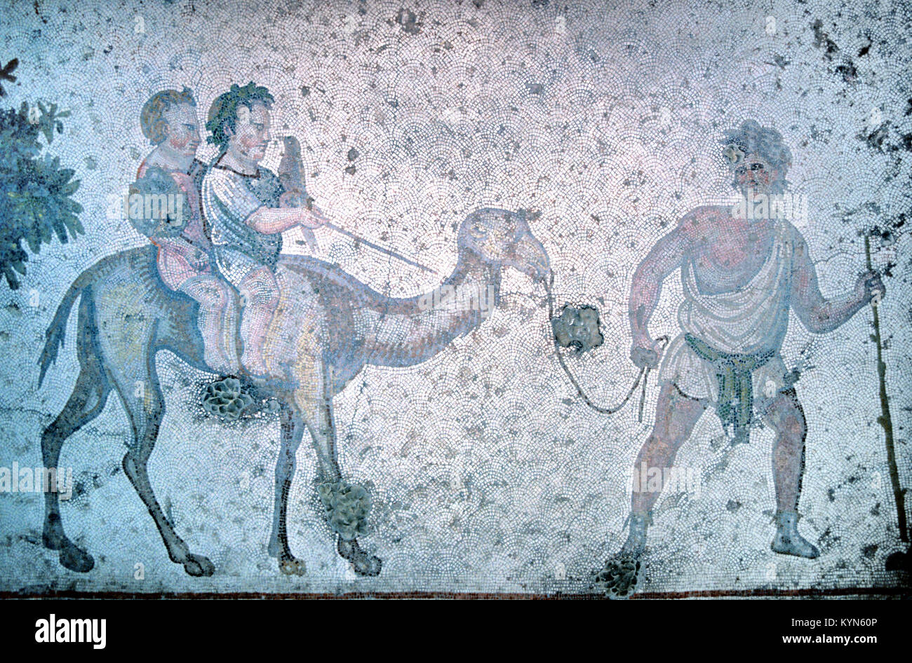 Pavimento bizantino mosaico di giovani ragazzi a cavallo di un dromedario o cammello e Cameleer dal grande Palazzo di Bisanzio, Istanbul, Turchia Foto Stock