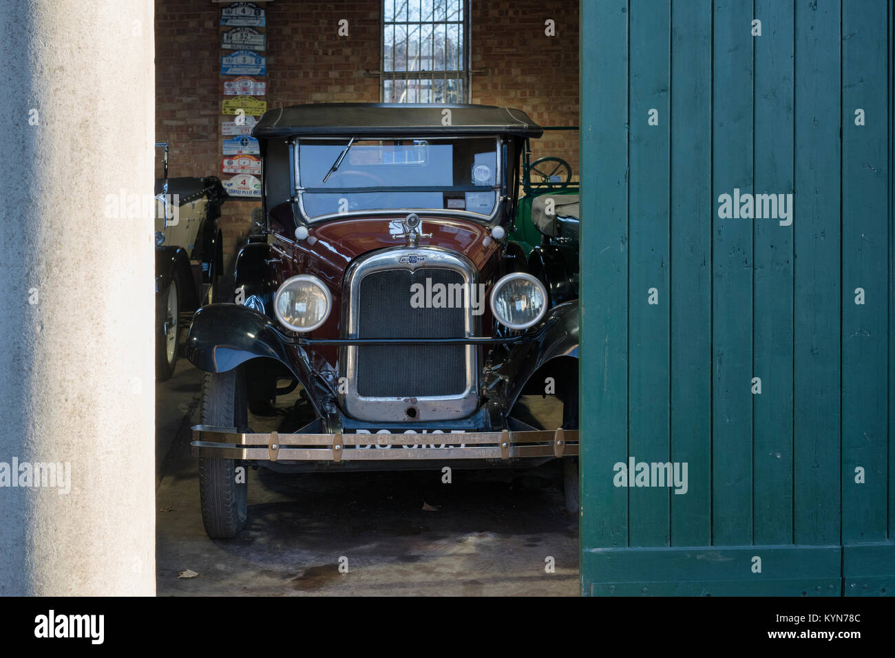 1927 Chevrolet serie AA Capitol in un garage a Bicester Heritage Centre. Bicester, Oxfordshire, Inghilterra Foto Stock