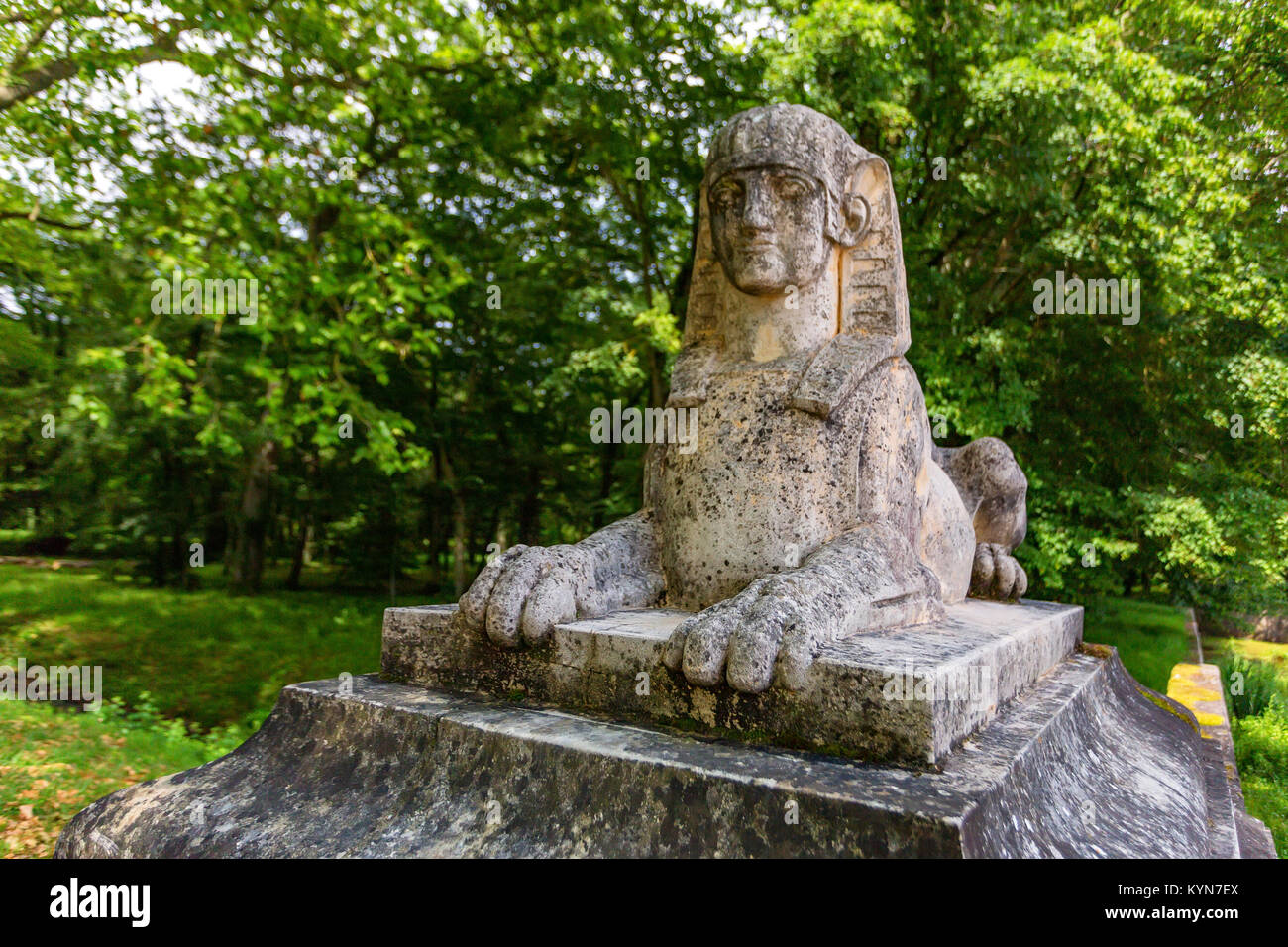 Sphinx statua nel parco vicino Chateau de Blois Foto Stock