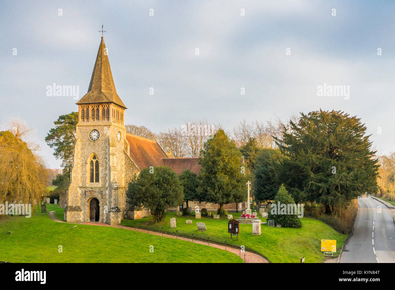 La Chiesa di San Nicola nel villaggio di Wickham, Hampshire, Inghilterra, Regno Unito Foto Stock