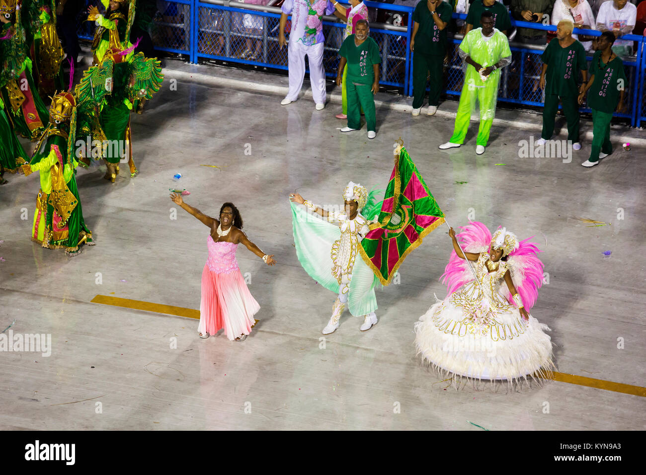 Scuola di Samba Mangueira nella sua presentazione mostra al Sambodrome, Rio de Janeiro il carnevale, Brasile Foto Stock