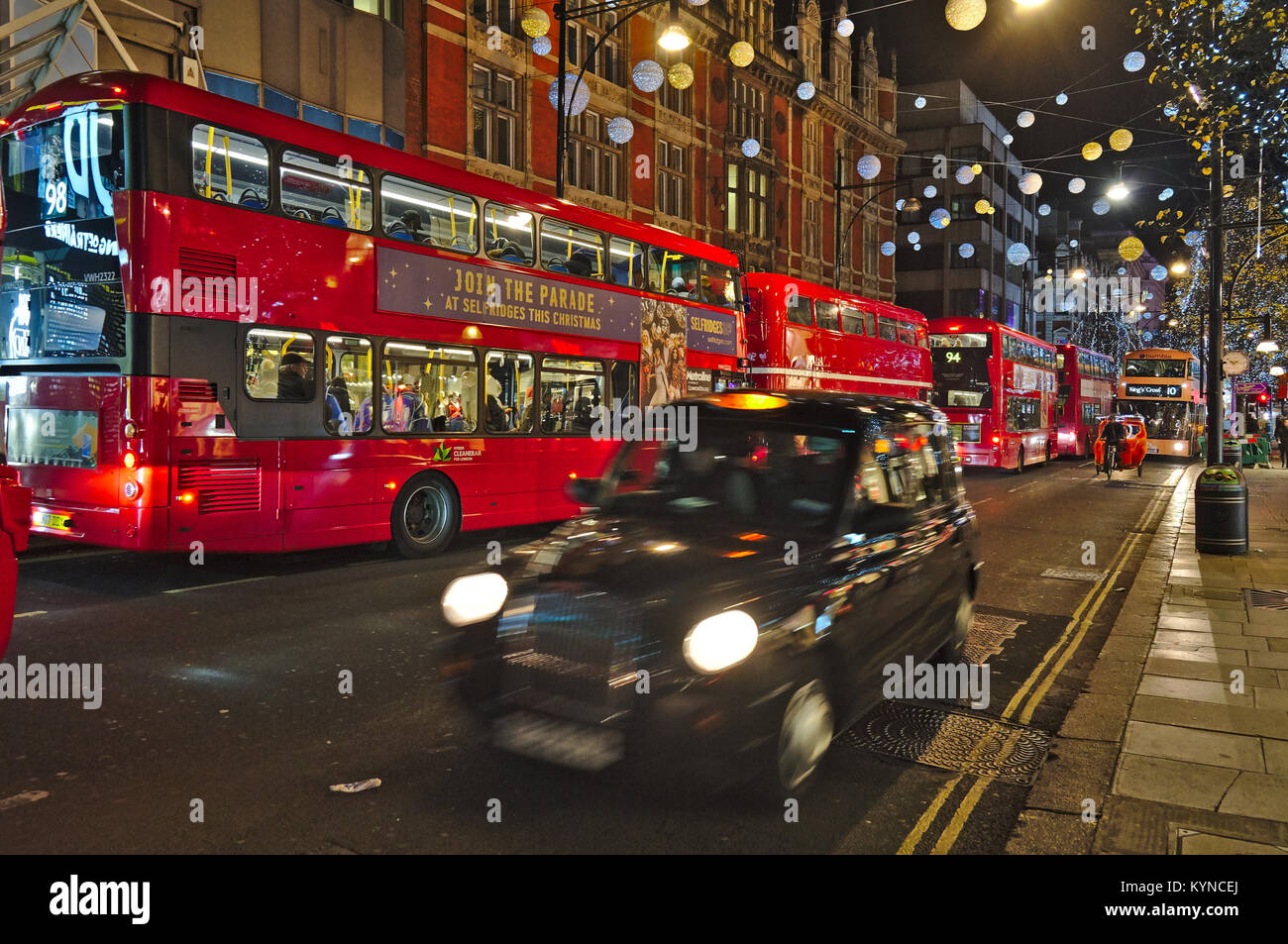Oxford street durante la stagione di natale a Londra. Inghilterra, Regno Unito Foto Stock