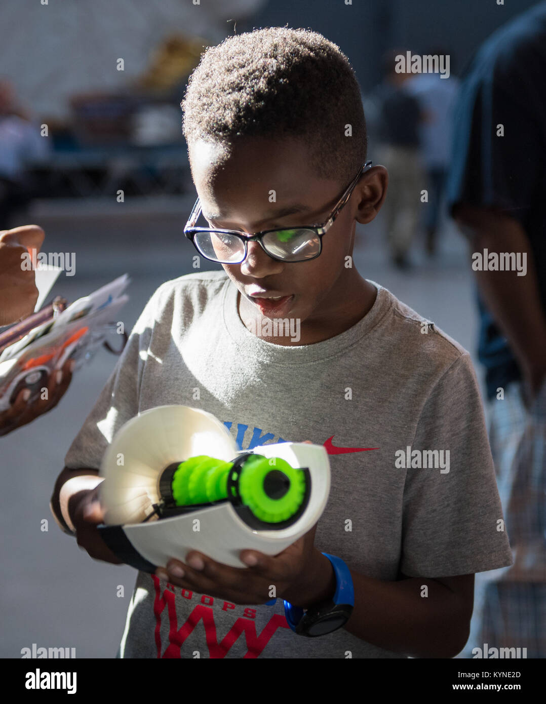 Presso lo Steven F. Udvar-Hazy Center, i partecipanti hanno esplorato la tecnologia di stampa 3D attraverso attività pratiche. Supportato da NASA e ASME, l'evento si è concentrato sulla creazione di modelli digitali e sulla stampa di oggetti con stampanti 3D Makerbot. Foto Stock