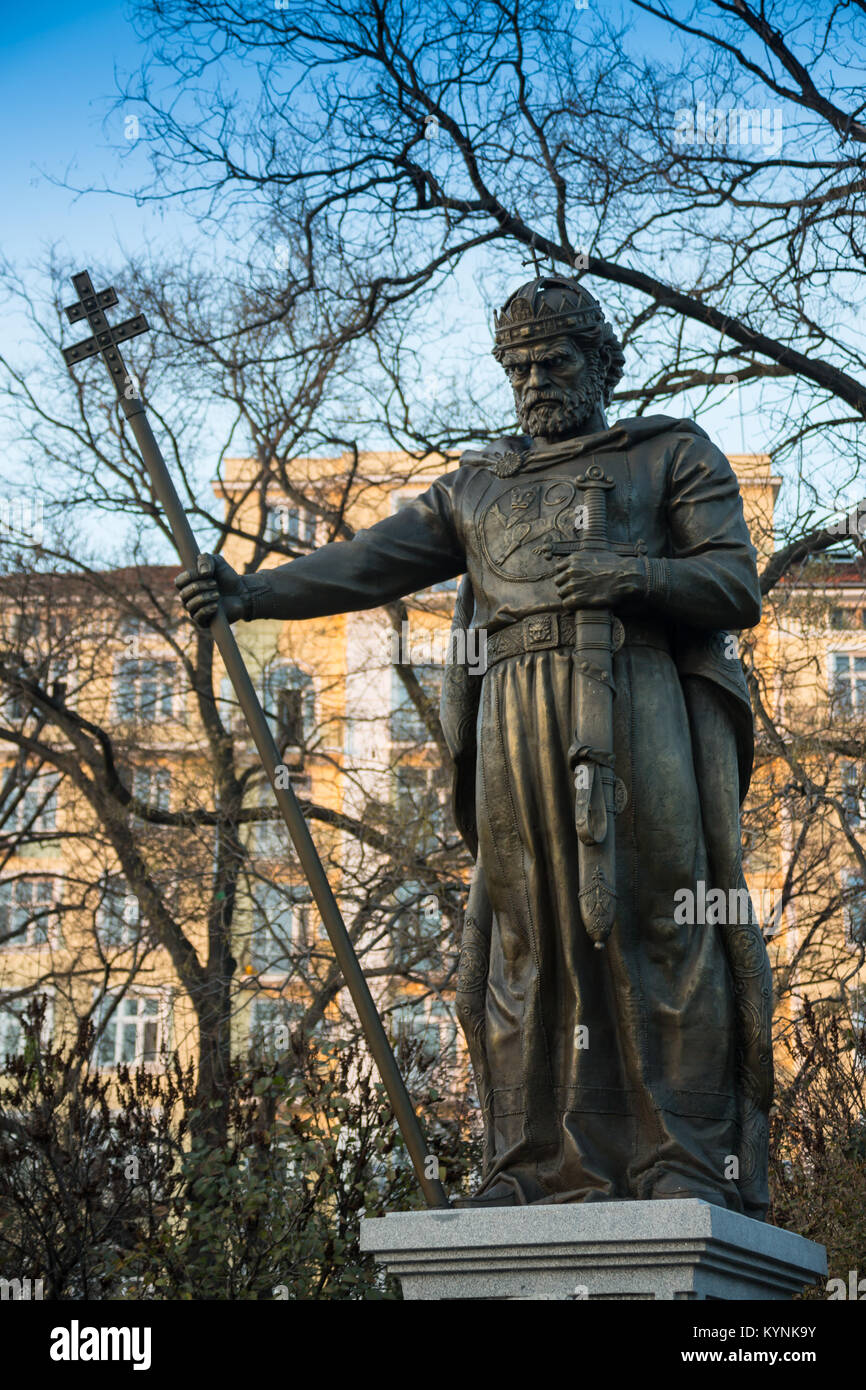 SOFIA, BULGARIA - 22 novembre 2017: statua di Samuel Tsar, Imperatore del primo Impero Bulgaro da 997 a 1014 Foto Stock