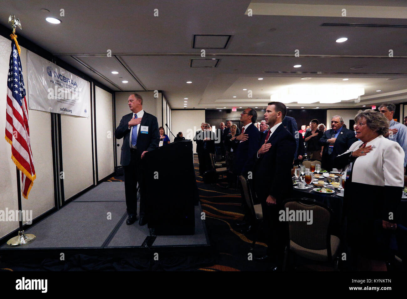 Kevin McAleenan, Commissario ad interim per le dogane e la protezione delle frontiere degli Stati Uniti, ha tenuto il discorso di apertura alla Conferenza degli affari governativi della NCBFAA a Washington, D.C., l'11 settembre 2017, discutendo le sfide del settore e le questioni legislative. Foto Stock