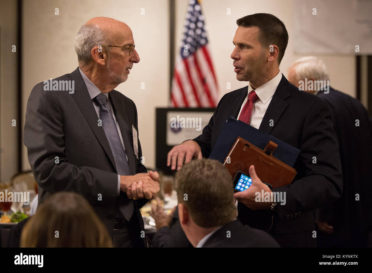 Kevin McAleenan, Commissario facente funzioni del CBP, ha tenuto l'intervento principale alla Conferenza degli affari governativi della NCBFAA, discutendo dei cambiamenti e delle sfide chiave che i professionisti del settore doganale devono affrontare. Foto Stock