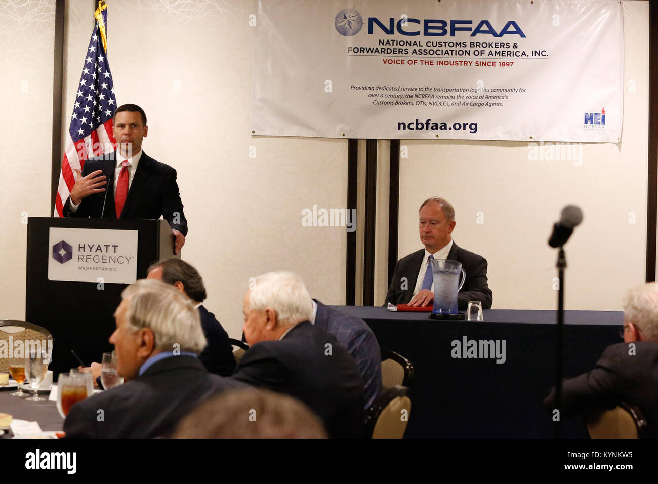L'11 settembre 2017, il Commissario ad interim Kevin McAleenan ha tenuto il discorso di apertura alla Conferenza degli affari governativi della NCBFAA, concentrandosi sui cambiamenti chiave nelle normative doganali e commerciali. Foto Stock
