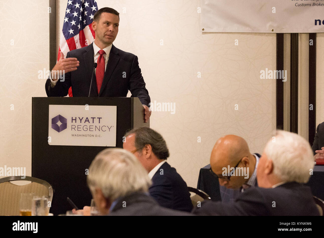 In occasione della conferenza NCBFAA sugli affari governativi dell'11 settembre 2017, il Commissario CBP Kevin McAleenan ha presentato l'intervento principale, discutendo dei cambiamenti critici del settore e delle sfide che devono affrontare le dogane e l'applicazione delle frontiere. Foto Stock