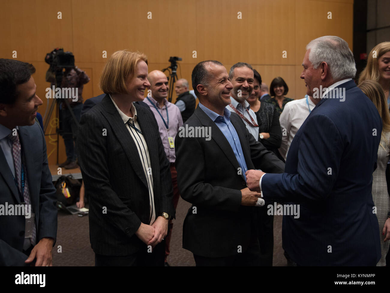 Il Segretario di Stato Rex Tillerson ha salutato il personale e le famiglie della missione degli Stati Uniti presso le Nazioni Unite a Ginevra il 26 ottobre 2017, favorendo le relazioni diplomatiche e il morale. Foto Stock