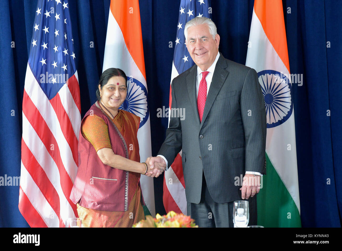 Stati Uniti Il segretario di Stato Rex Tillerson incontra indiano degli Affari esterni Ministro Sushma Swaraj ai margini della 72esima sessione ordinaria dell'Assemblea generale delle Nazioni Unite a New York City il 22 settembre 2017. Foto Stock