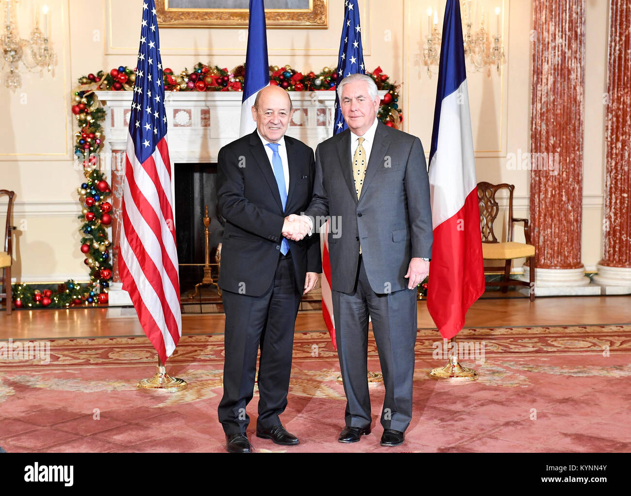 Il segretario Rex Tillerson ha ospitato un pranzo di lavoro per il ministro degli Esteri francese Jean-Yves le Drian per discutere le relazioni bilaterali e le questioni diplomatiche globali. Foto Stock