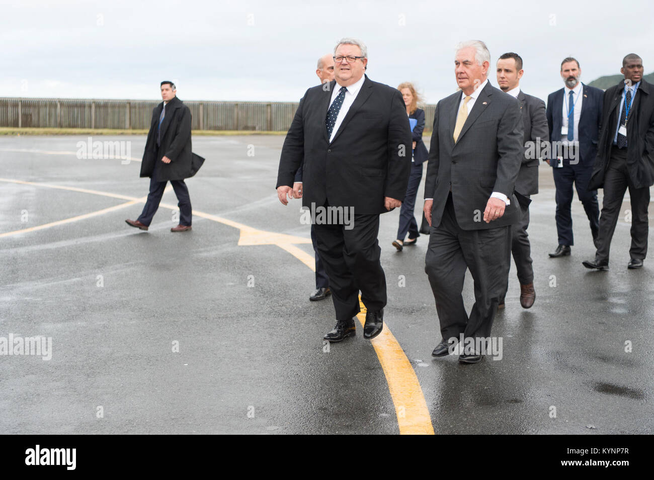 Il 6 giugno 2017, il Segretario di Stato degli Stati Uniti Rex Tillerson fu scortato dal ministro degli Esteri neozelandese Gerry Brownlee all'aeroporto di Wellington durante la sua visita ufficiale in nuova Zelanda per discutere le relazioni bilaterali e la sicurezza regionale. Foto Stock