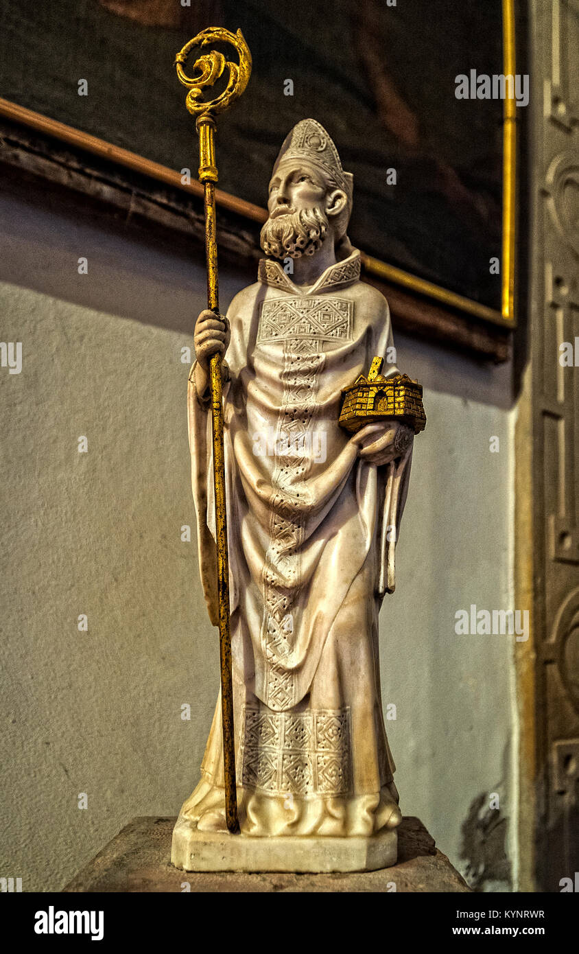 Italia Emilia Romagna Bologna Piazza Santo Stefano complesso di Santo Stefano o 7 Chiese ( 7 ) della Chiesa - Museo statua di San Foto Stock