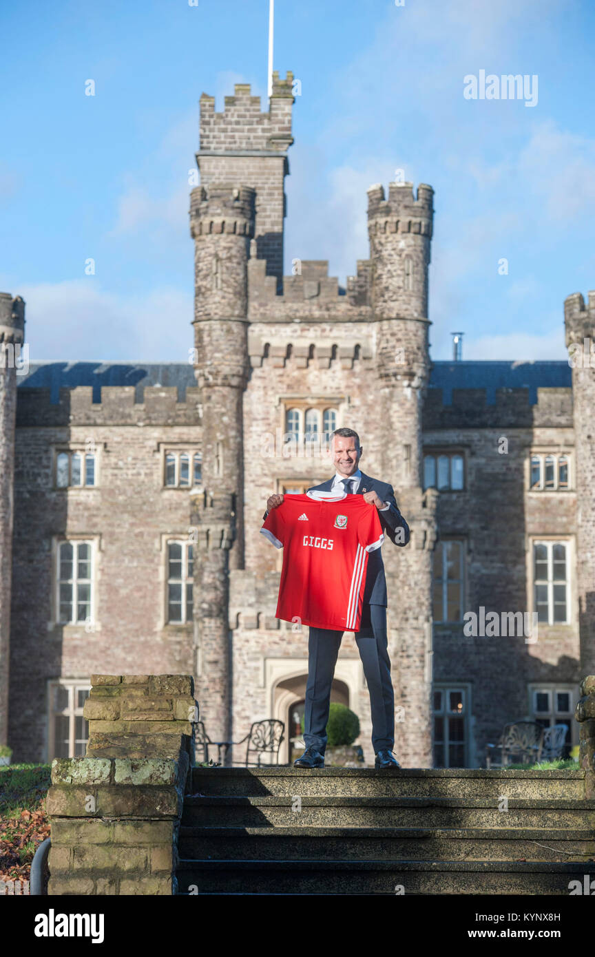 Ryan vedi figg. *** Si è rivelato come il nuovo Manager del Galles nazionale di calcio in occasione di una conferenza stampa a Hensol Castle vicino a Cardiff oggi. Foto Stock
