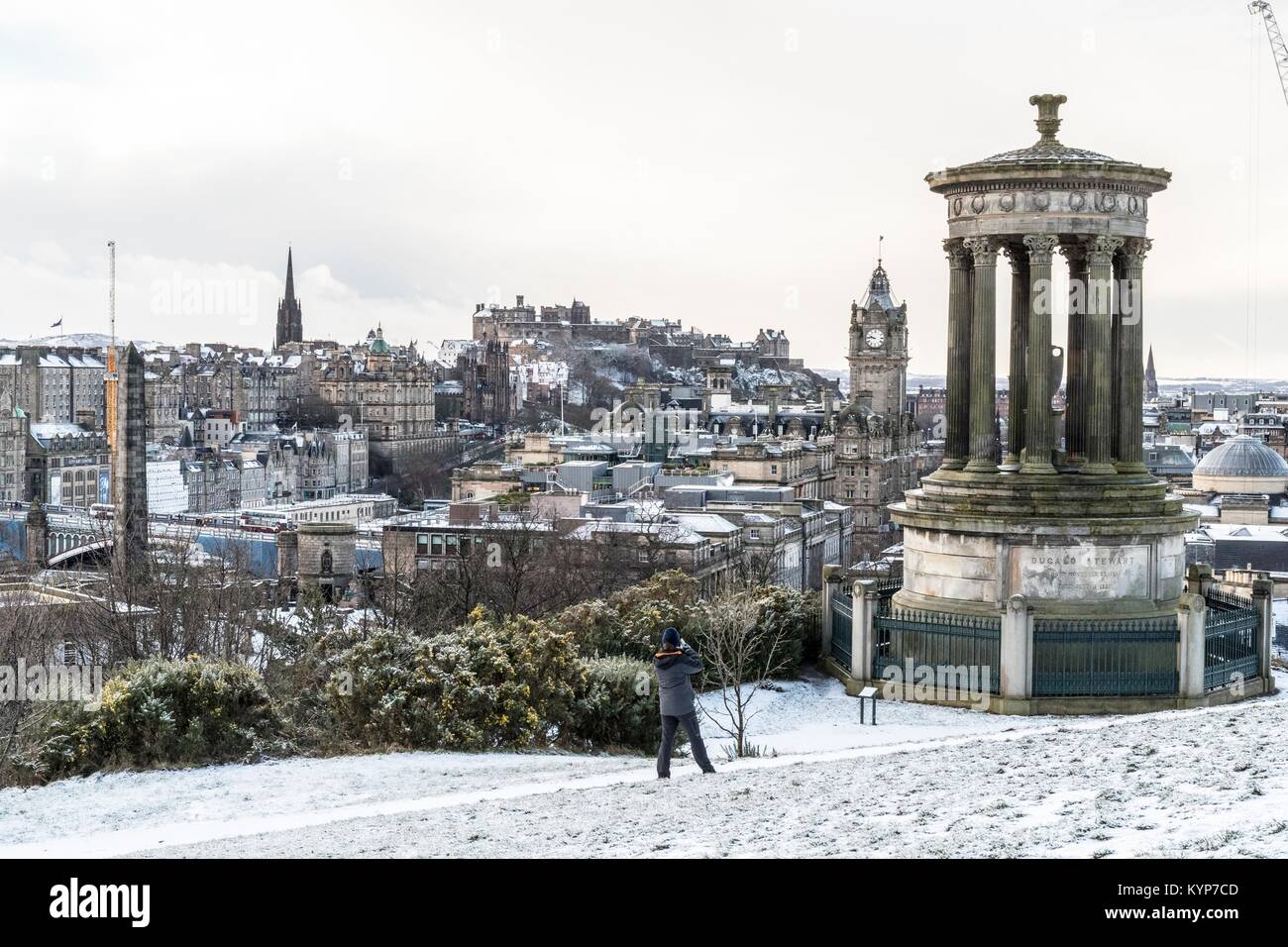 Edinburgh, Regno Unito. 16 gennaio, 2018. Regno Unito Meteo. La spia gialla di neve e ghiaccio ha lasciato Edimburgo con una spolverata di neve sulla terra alta. Credito: ricca di Dyson/Alamy Live News Foto Stock