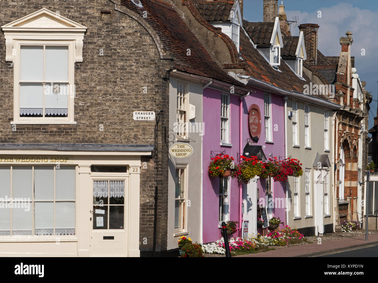 Periodo colorati East Anglian Cottages in Barsham Street Bungay, Suffolk, Inghilterra, Regno Unito Foto Stock