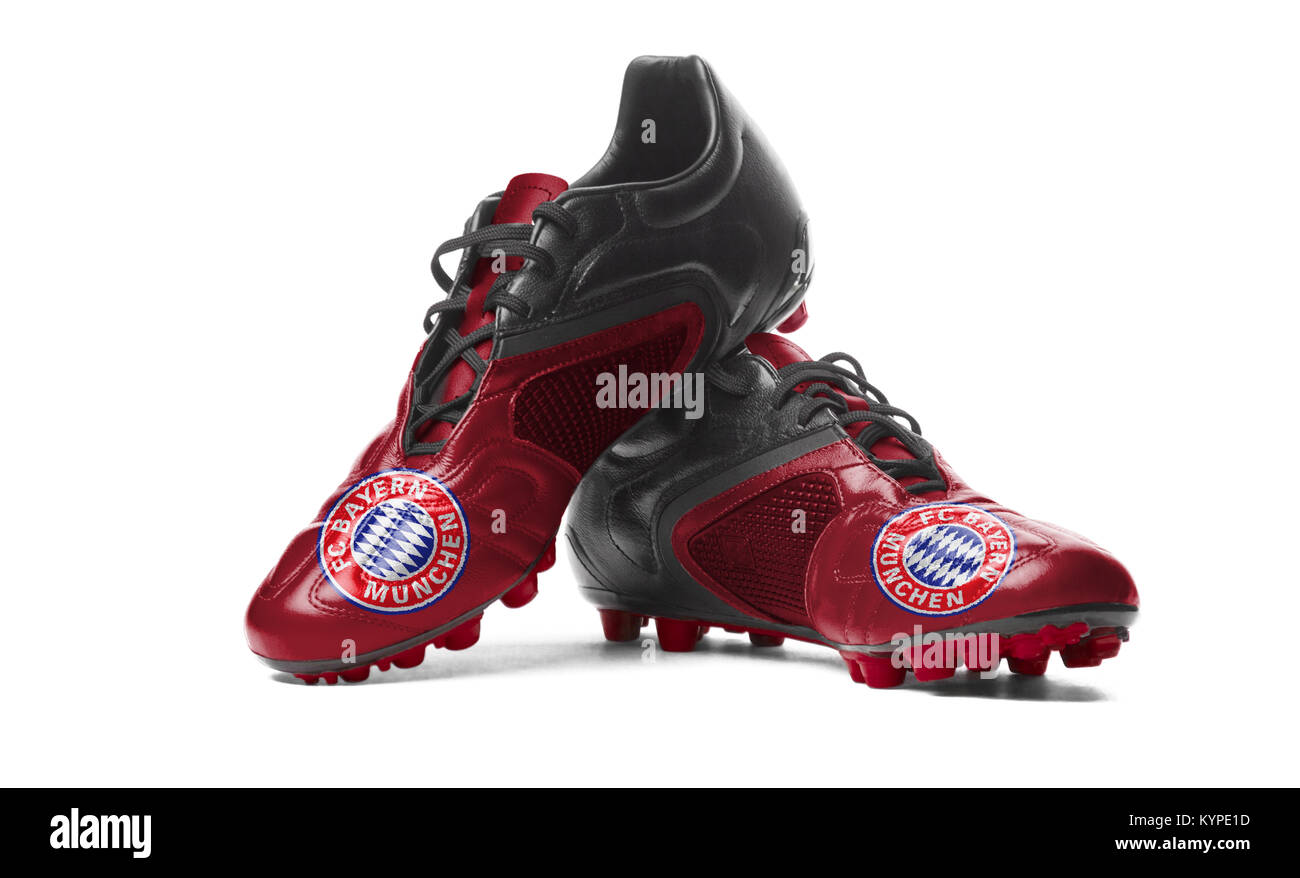 FC Bayern Munich - scarpe da calcio. Isolato su bianco Foto stock - Alamy