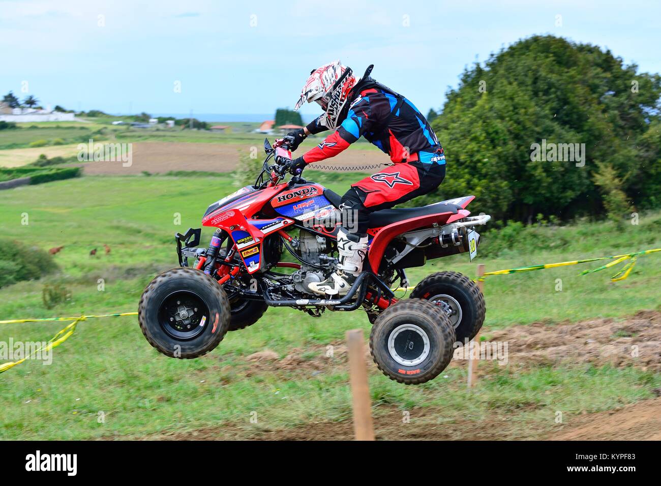 GOZON, Spagna - 13 Maggio: Unidentified racer corse di una moto quad nel " Promozione Quad Trofeo Astur" il 13 maggio 2017 in Gozon, Spagna. Foto Stock