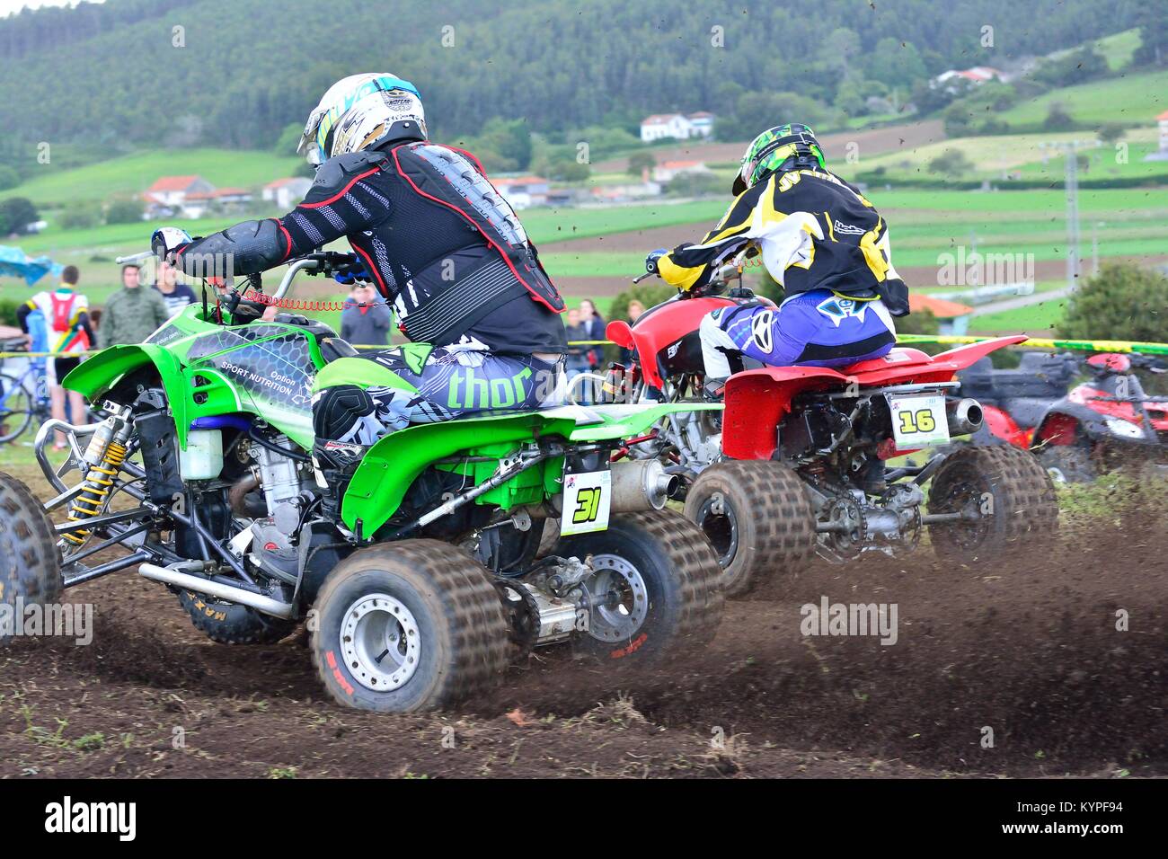 GOZON, Spagna - 13 Maggio: Unidentified racers giostre di una moto quad nel " Promozione Quad Trofeo Astur" il 13 maggio 2017 in Gozon, Spagna. Foto Stock